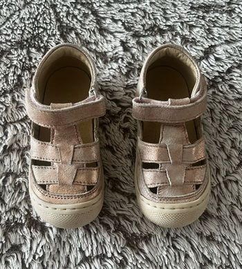Chaussures bébé souples semi-ouvertes Naturino taille 21