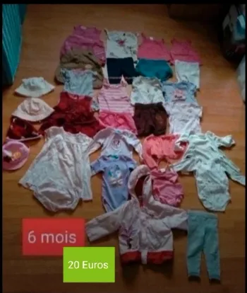 Lot de 26 vêtements filles. Et des chapeaux.
Saison. Été . Taille 6 mois