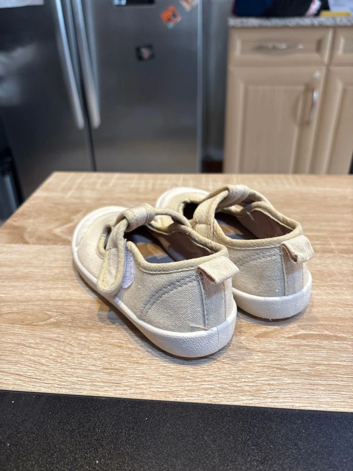 Basket d’été garçon ou fille pointure 24 - photo numéro 3