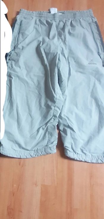 Pantacourt adidas offert dans un lot taille m homme