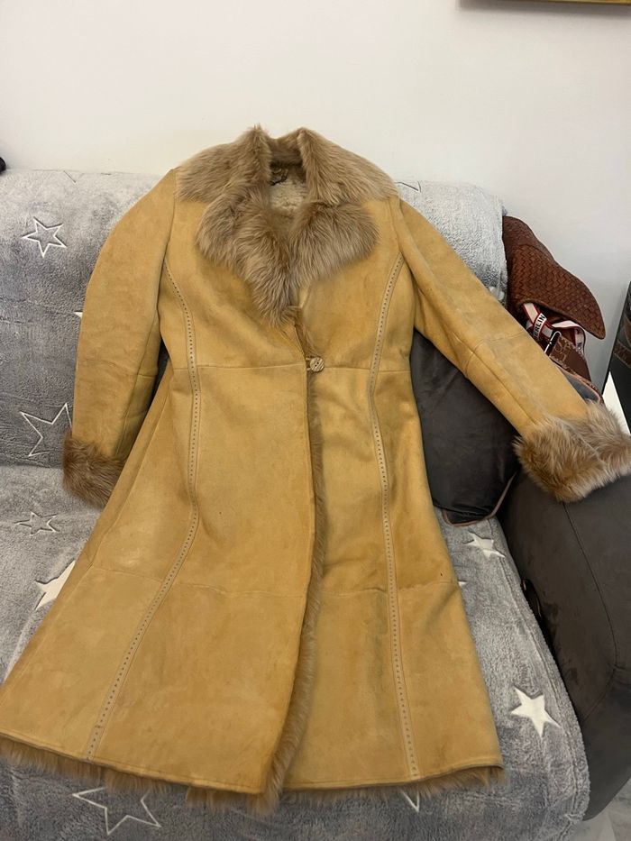 Manteau fourrure et daim