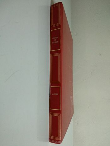 Livre L'univers en couleurs Larousse La terre de 1989