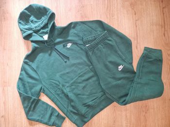 Ensemble jogging Nike taille S TBE