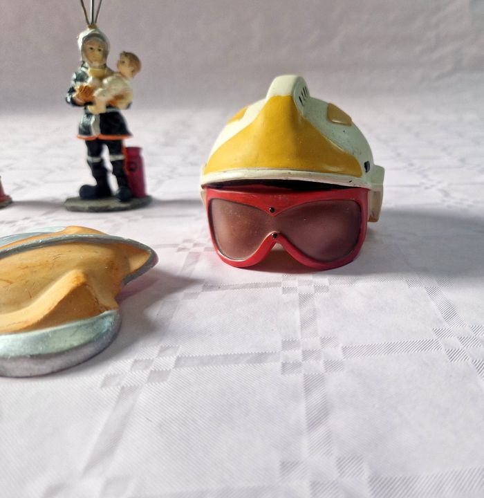 Lot petites figurine  / statuette  / bibelot , Pompier - photo numéro 5