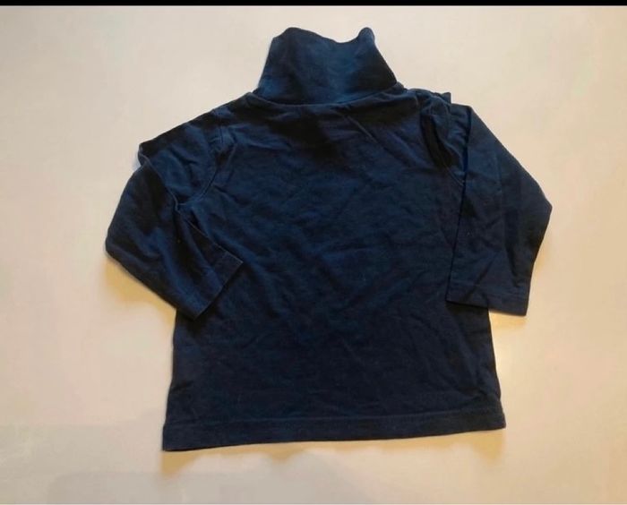 T-shirt / Col roulé manches longues TRÈS BON ÉTAT taille 2 ans couleur bleu marine - photo numéro 3