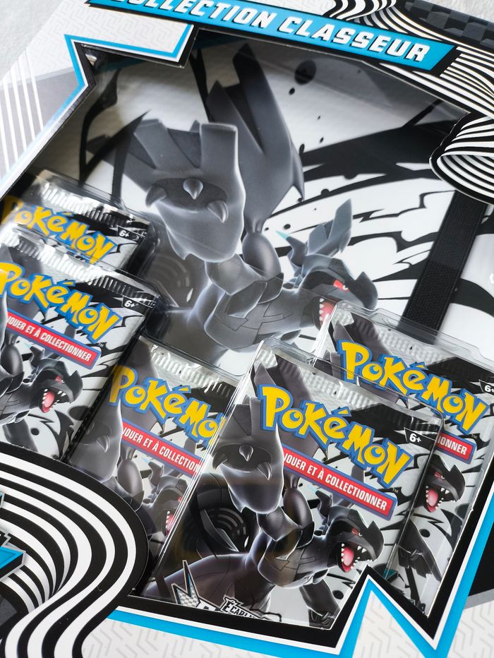 Coffret classeur foudre noir EV 10.5 pokémon - photo numéro 2