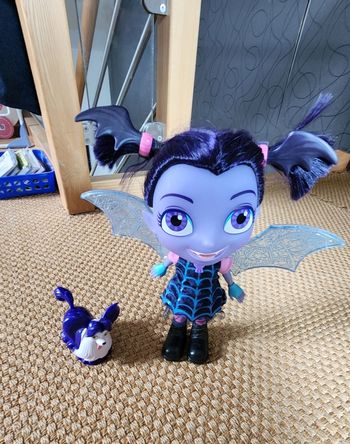 Poupée Disney Vampirina