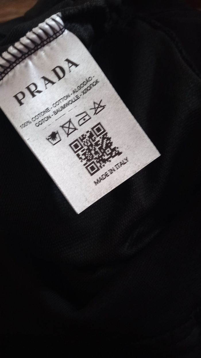 Sweat-shirt Prada neuf noir taille L - photo numéro 4