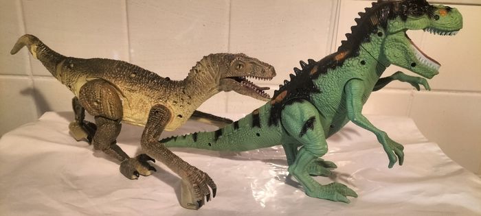Lot de 2 dinosaures - photo numéro 2