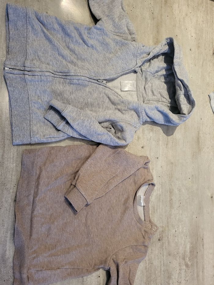 Lot 6-9 mois pulls, gilets, pantalons - photo numéro 4