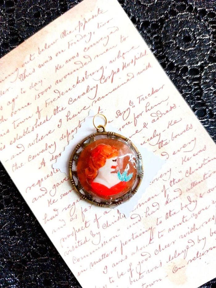 magnifique pendentif en résine avec camée vintage portrait femme - photo numéro 5