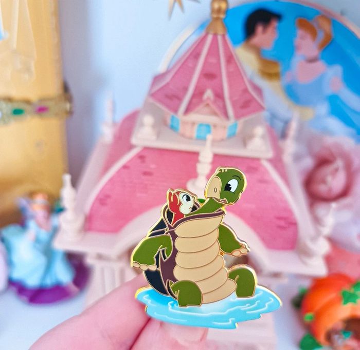 Pin's disney tortue blanche neige snow white fantasy
