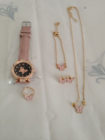 Parure de bijoux fantaisie rose et doré neuve