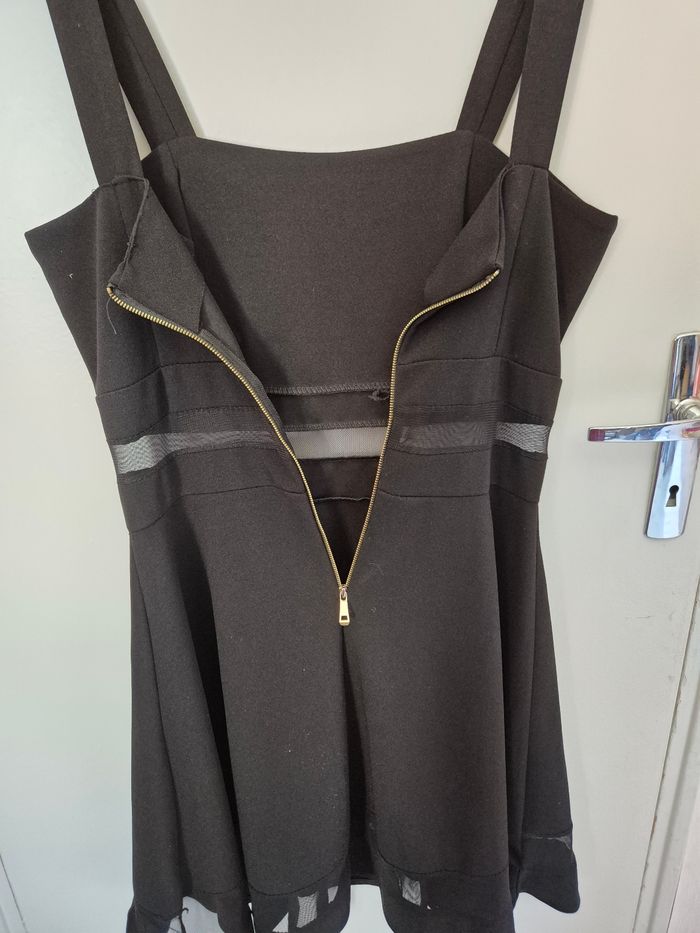 Magnifique robe taille 42 avec bandes transparente - photo numéro 5