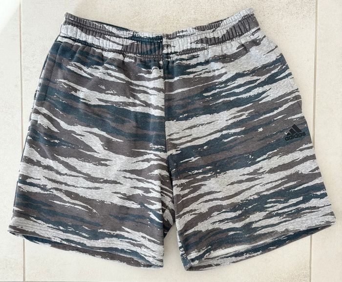 Bermuda adidas taille L camouflage