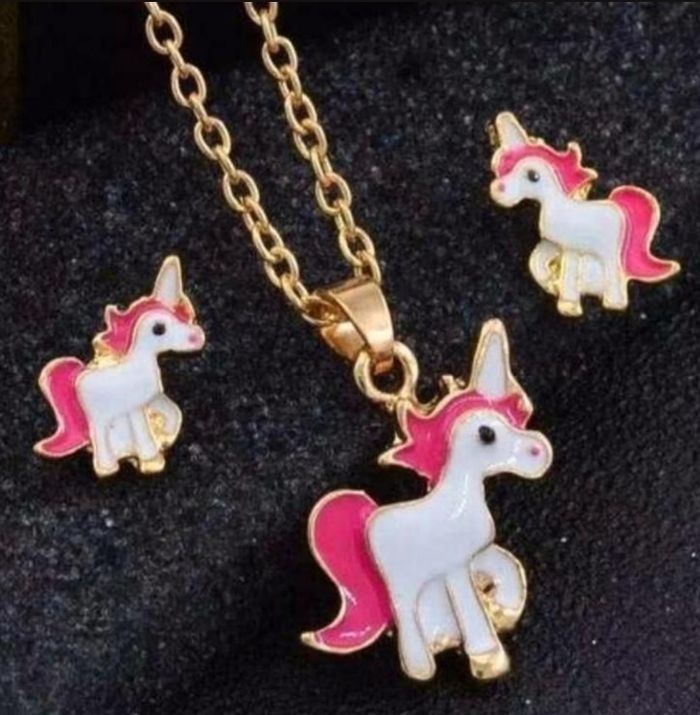 Boucles d'oreilles et collier licorne