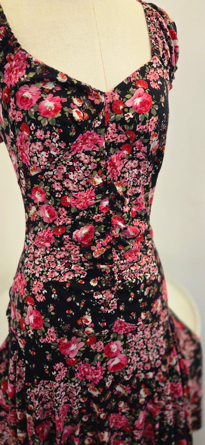 Robe Patrice Bréal Made in France 🌸 – fleurie noire et rose – coupe fluide – excellent état - photo numéro 3