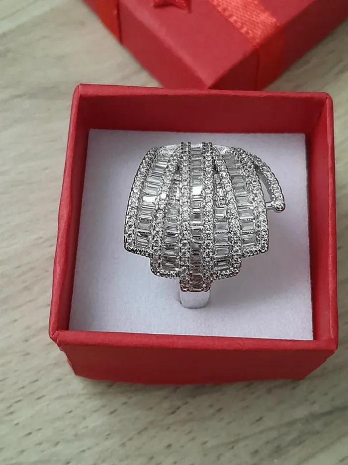 Large bague avec strass en cristal, n°2 couleur argentée, taille 60 - photo numéro 3