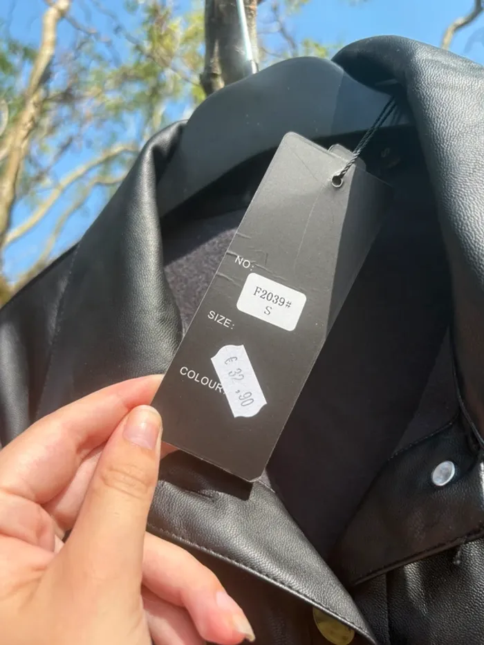 Robe noire avec ceinture - photo numéro 3