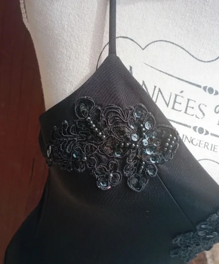 Robe Kookai noire, taille 1, avec broderies et perles - photo numéro 3