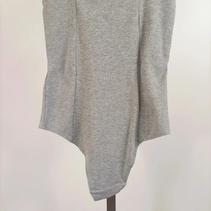 Body gris côtelé sans manches col cœur Kiabi taille S près du corps stretch A513 - photo numéro 3