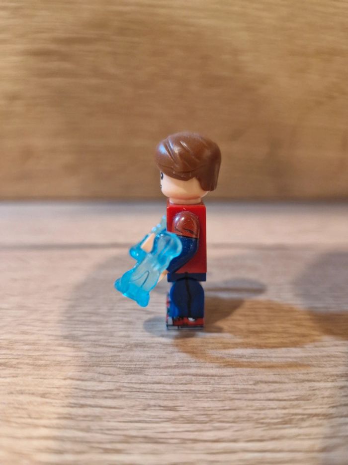 Figurine type lego enfant de la sorcière rouge Wanda Marvel - photo numéro 2