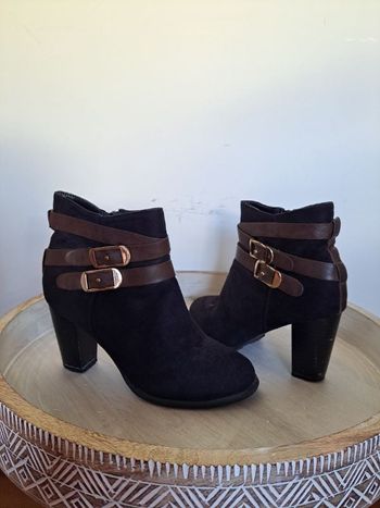 Jolies bottines noires à talons 38