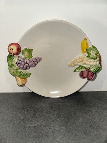 Assiette barbotine fruits multicolore Vintage
