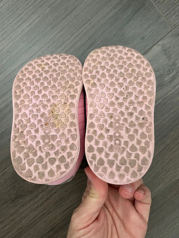 Baskets Adidas bébé pointure 20 - photo numéro 3