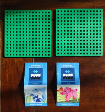 2 boites de construction de Plus plus Animaux 200 pièces +2 plaques de Plus Plus pour les 5 - 12 ans