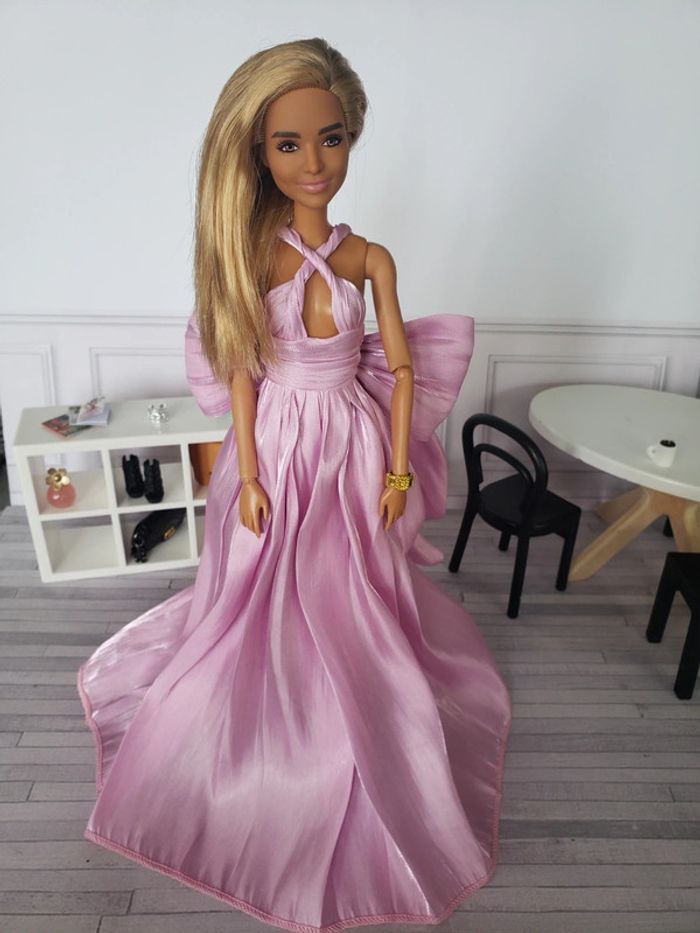 Superbe robe rose pâle pour barbie