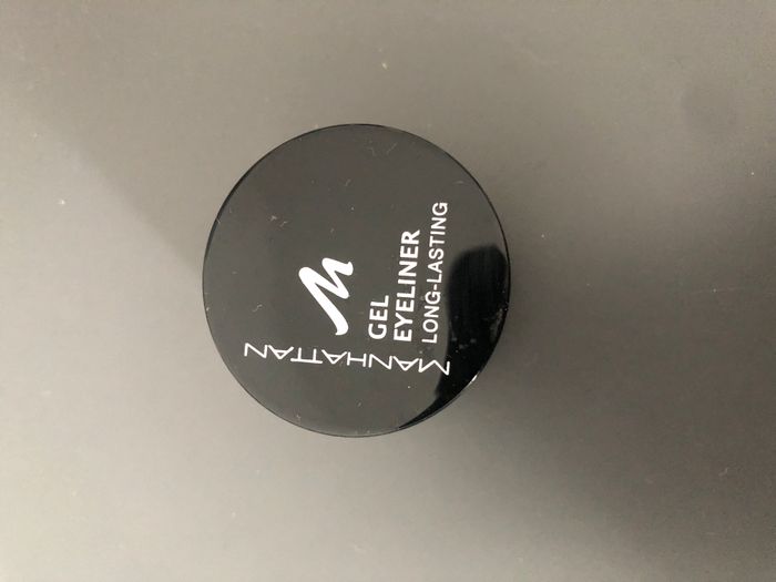 Gel eyeliner, Manhattan