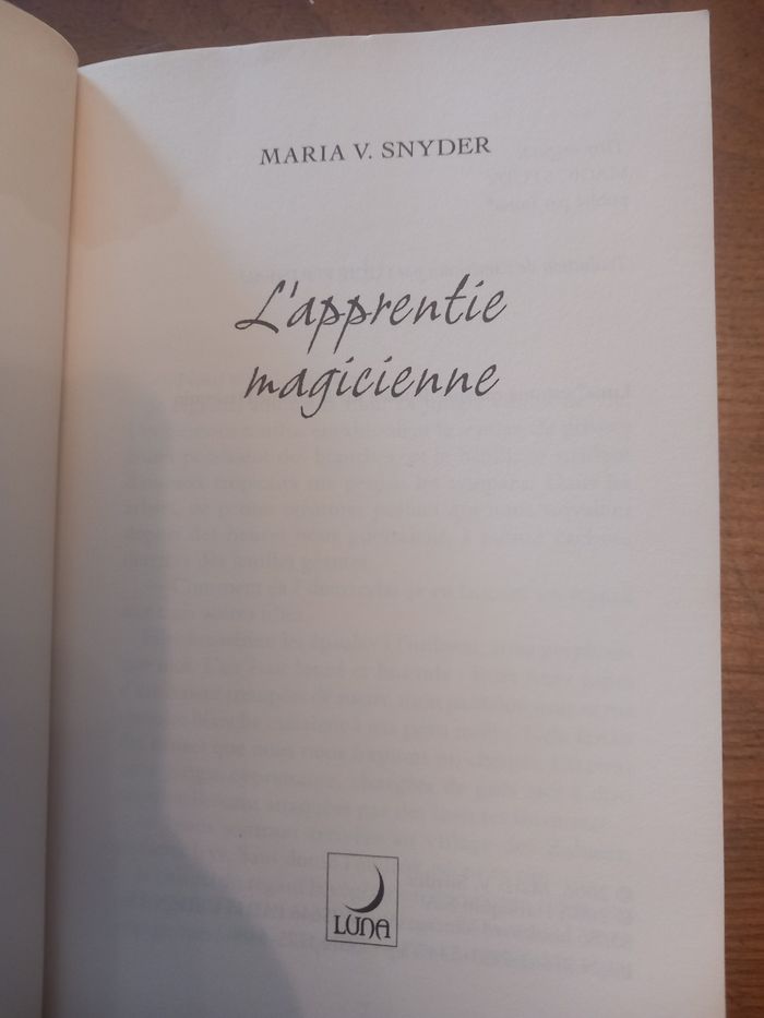 Livre l'apprentie magicienne - photo numéro 2