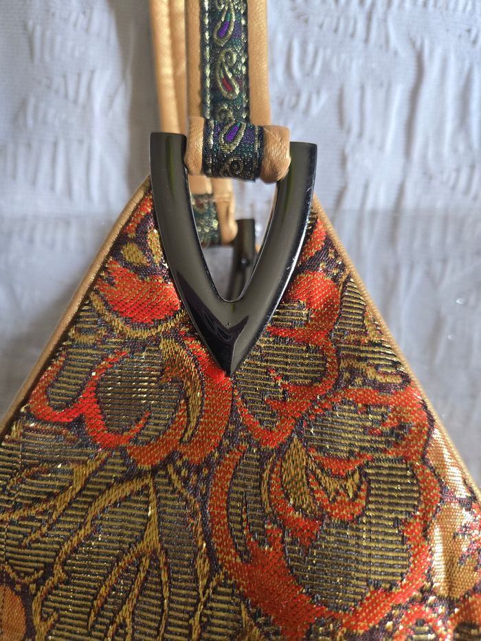 Sac à main aux broderies cuivrées orange - photo numéro 3