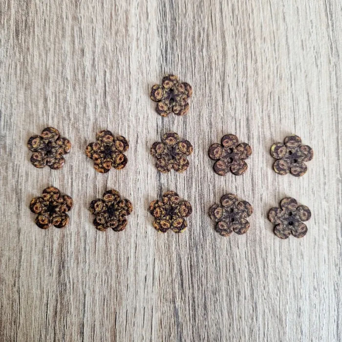 Lot de 11 boutons fleurs en bois