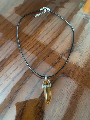 Jolie collier / pendentif en cristal jaune hexagonal cordon en cuir