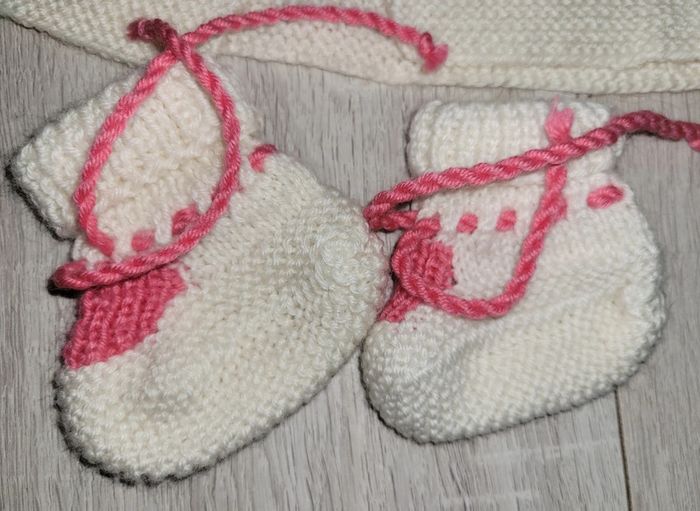 Ensemble pull tricoté et chaussettes - photo numéro 2