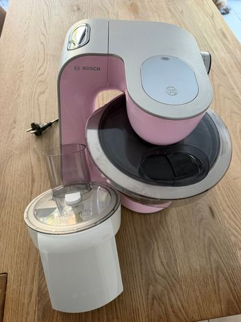 Robot multifonctions pâtissier bosch rose très bon état 