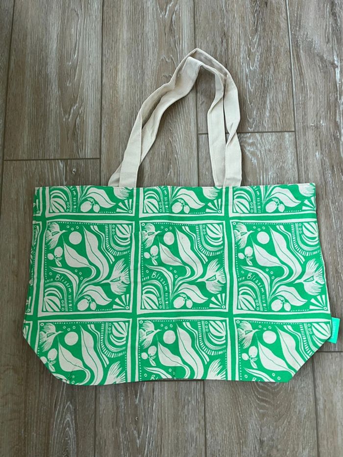 Tote bag