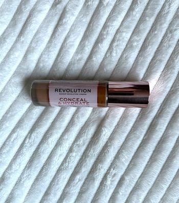 Fond de teint liquide avec acide Hyaluronic Makeup Revolution