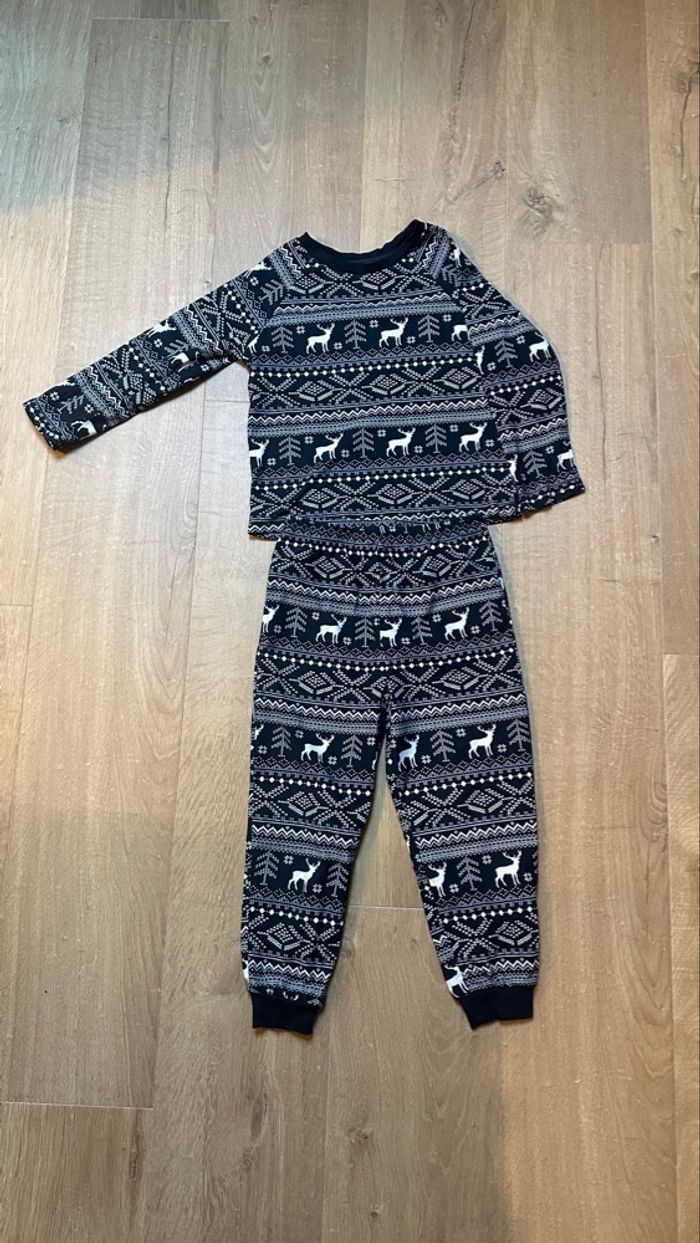 🍃 Pyjama deux pièces gris motif hivernal – Primark – Taille 4/5 ans – Très bon état
