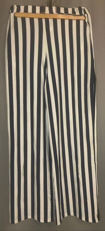 Pantalon rayé blanc et bleu marine