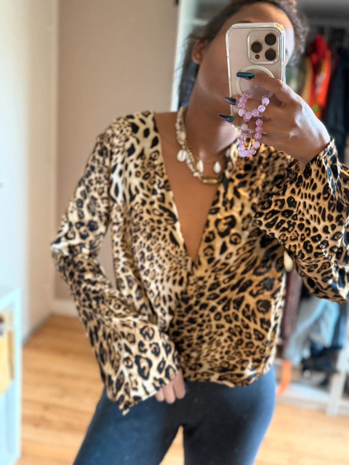 Blouse décolleté léopard shein satin