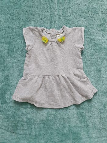 Tres jolue robe 9 mois