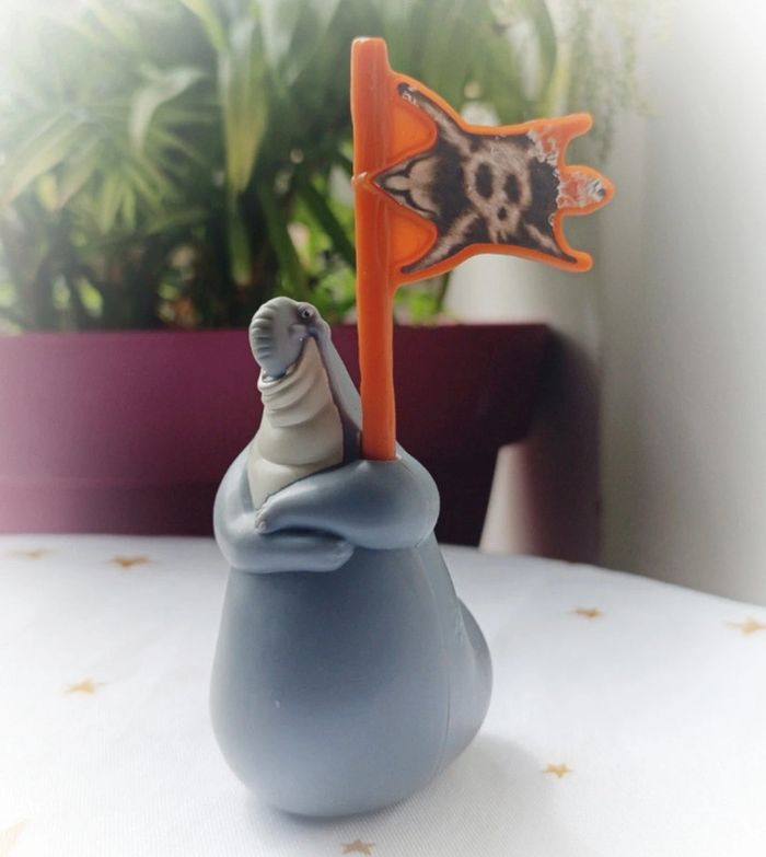 glaciale ICE age 2012 happy McDo âge de glace morse drapeau pirate flag personnage figurine figura
