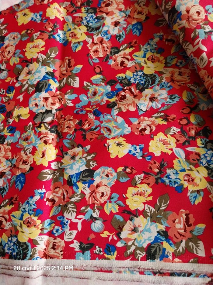 Coupon de 200 x 135 cm - Tissu stretch-gabardine Blumen Pink - Butinette - photo numéro 2