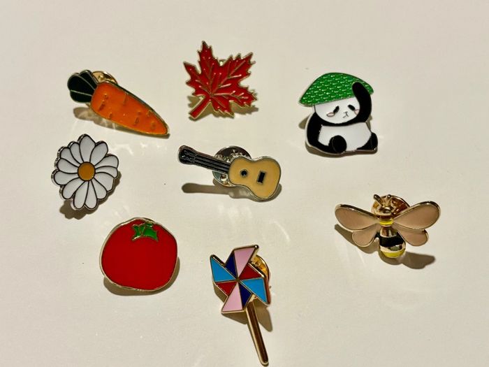 Lot de 8 pin’s originaux – Pour les amoureux du style décalé, nature & kawaii !