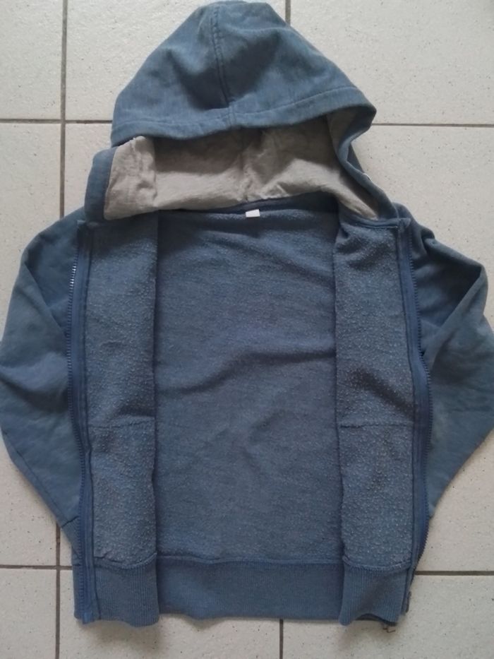 Gilet à capuche garçon. 8/9ans. - photo numéro 2