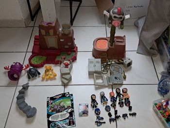 Lot de deux bâtiments mutant busters incomplet