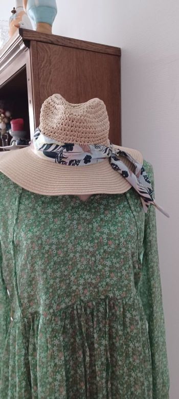 Très joli chapeau femme T U